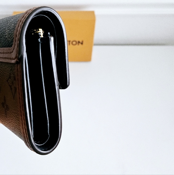 Louis Vuitton Dauphine Compact Wallet - Microchipped - Picture 4 of 8